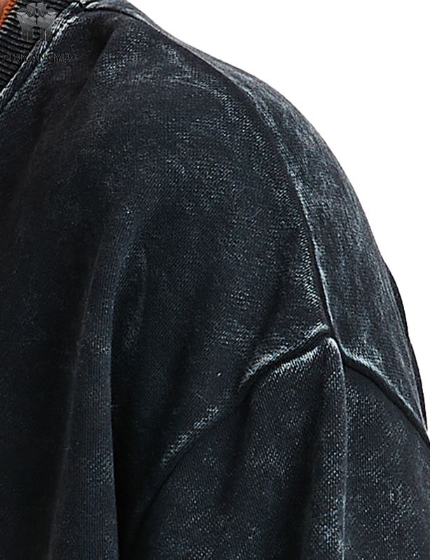 Футболка с потертостями и лоскутным узором